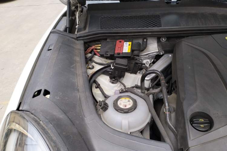 Used Porsche Cayenne E-Hybrid 2019 Cayenne E-Hybrid 2.0T Engine Bay Right