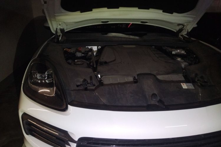 Used Porsche Cayenne E-Hybrid 2019 Cayenne E-Hybrid 2.0T Engine Bay Right