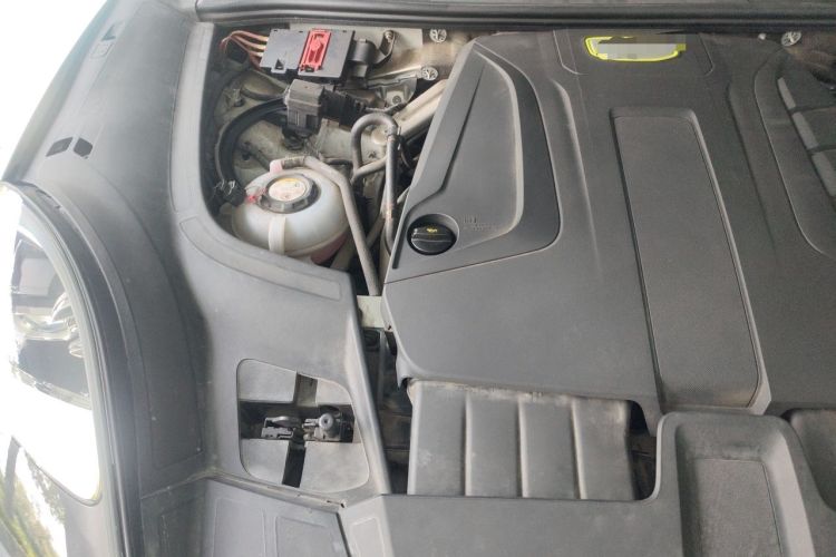 Used Porsche Cayenne E-Hybrid 2019 Cayenne E-Hybrid 2.0T Engine Bay Right