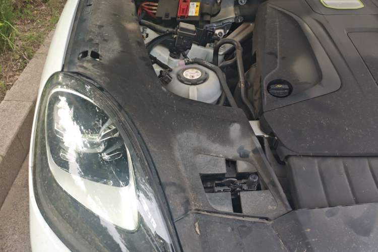 Used Porsche Cayenne E-Hybrid 2019 Cayenne E-Hybrid 2.0T Engine Bay Right