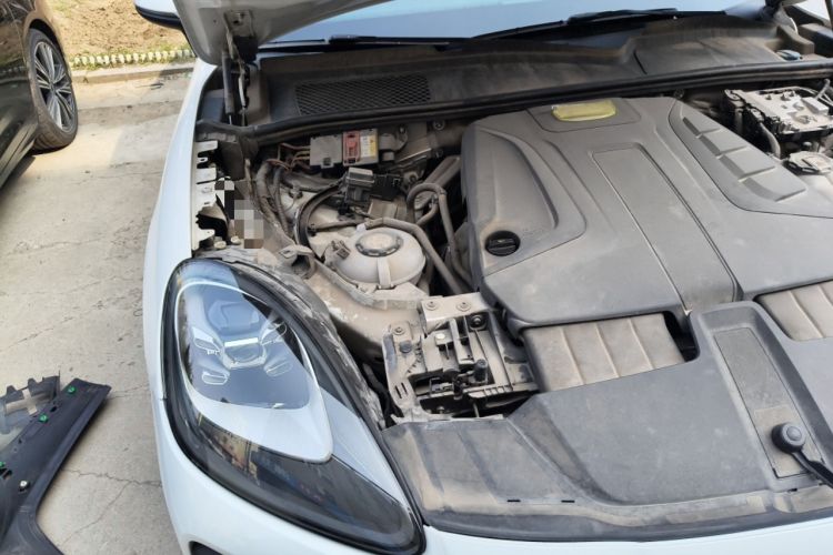 Used Porsche Cayenne E-Hybrid 2019 Cayenne E-Hybrid 2.0T Engine Bay Right