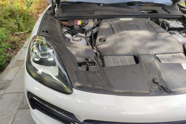 Used Porsche Cayenne E-Hybrid 2019 Cayenne E-Hybrid 2.0T Engine Bay Right