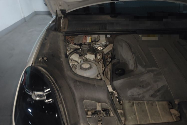 Used Porsche Cayenne E-Hybrid 2019 Cayenne E-Hybrid 2.0T Engine Bay Right