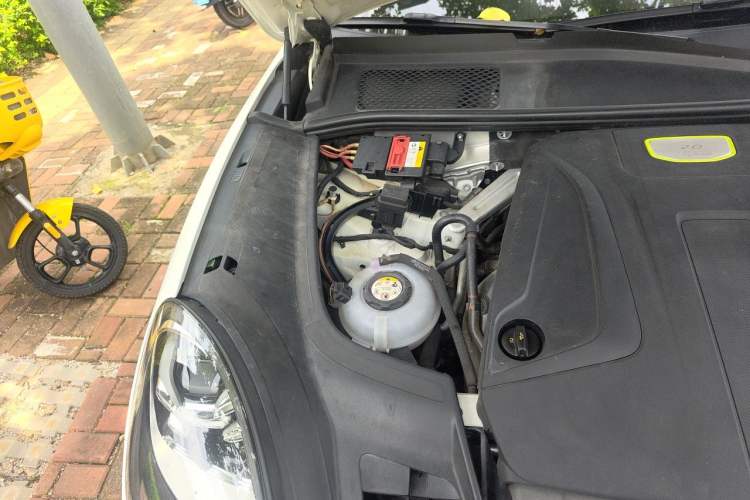 Used Porsche Cayenne E-Hybrid 2019 Cayenne E-Hybrid 2.0T Engine Bay Right