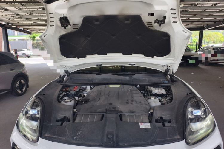 Used Porsche Cayenne E-Hybrid 2019 Cayenne E-Hybrid 2.0T Engine Bay