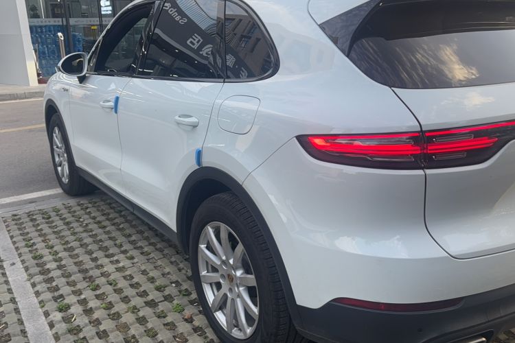 Used Porsche Cayenne E-Hybrid 2019 Cayenne E-Hybrid 2.0T Exterior 4