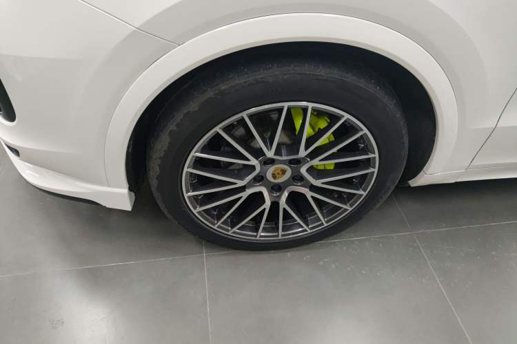 Used Porsche Cayenne E-Hybrid 2019 Cayenne E-Hybrid 2.0T Exterior 4