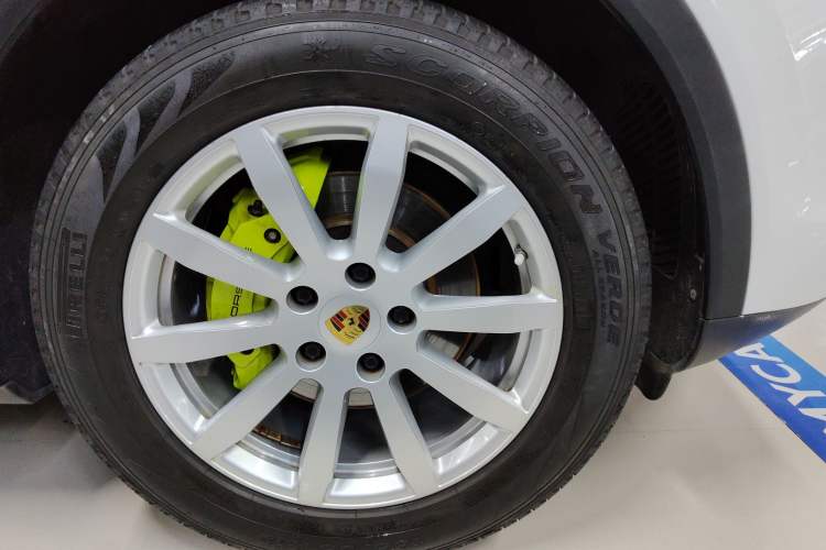 Used Porsche Cayenne E-Hybrid 2019 Cayenne E-Hybrid 2.0T Exterior 5