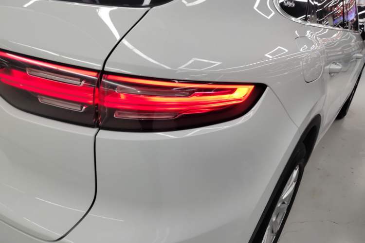 Used Porsche Cayenne E-Hybrid 2019 Cayenne E-Hybrid 2.0T Exterior 6