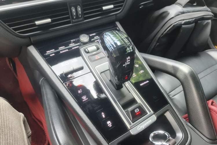 Used Porsche Cayenne E-Hybrid 2019 Cayenne E-Hybrid 2.0T Gear Lever
