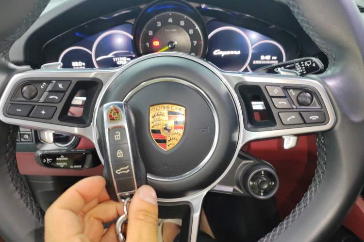 Used Porsche Cayenne E-Hybrid 2019 Cayenne E-Hybrid 2.0T Interior 1