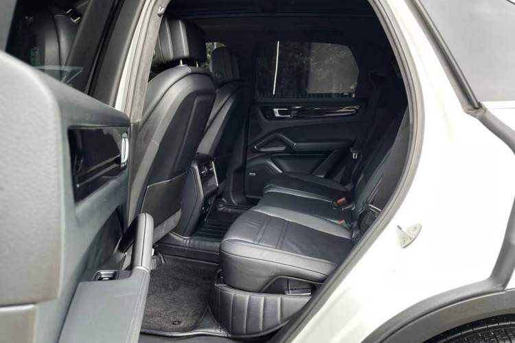 Used Porsche Cayenne E-Hybrid 2019 Cayenne E-Hybrid 2.0T Interior 2