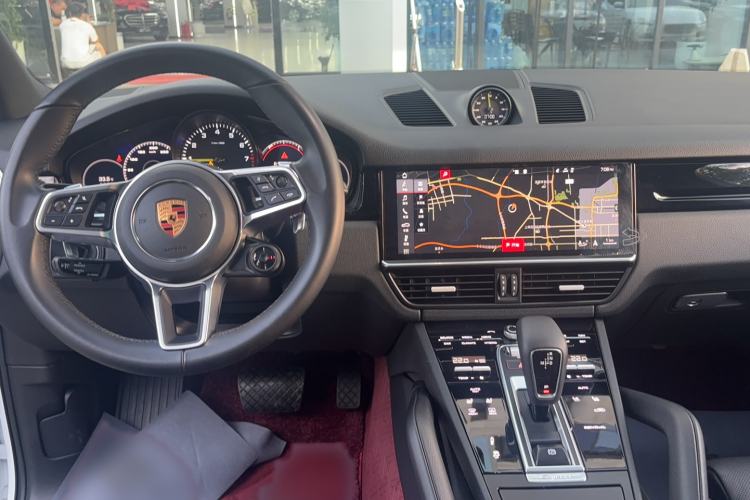 Used Porsche Cayenne E-Hybrid 2019 Cayenne E-Hybrid 2.0T Interior 3