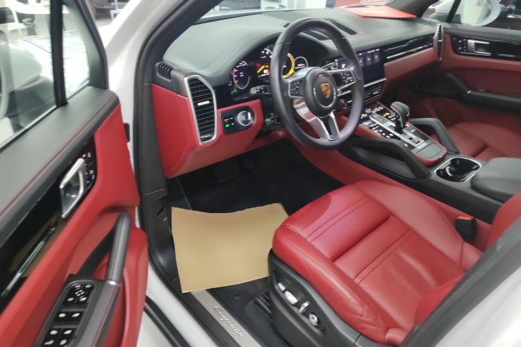 Used Porsche Cayenne E-Hybrid 2019 Cayenne E-Hybrid 2.0T Interior 3