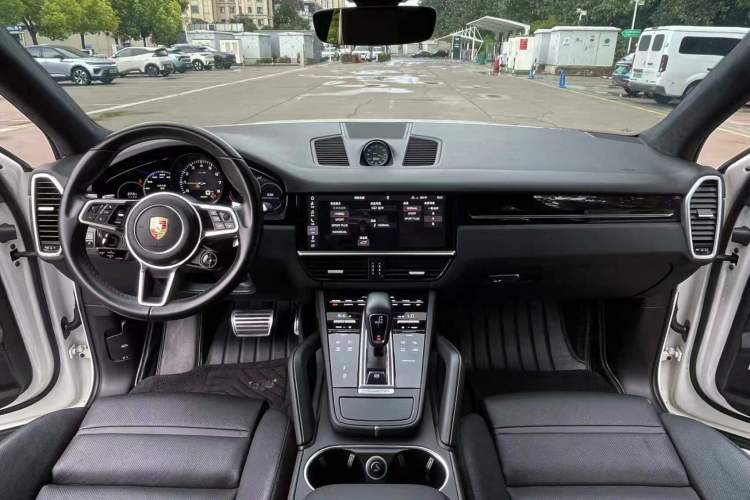 Used Porsche Cayenne E-Hybrid 2019 Cayenne E-Hybrid 2.0T Interior 3