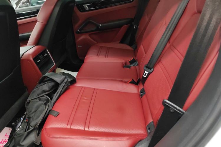 Used Porsche Cayenne E-Hybrid 2019 Cayenne E-Hybrid 2.0T Interior 4
