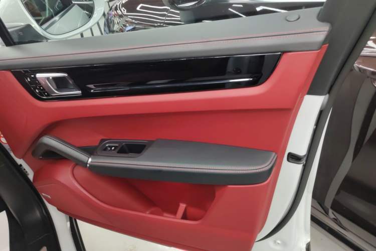 Used Porsche Cayenne E-Hybrid 2019 Cayenne E-Hybrid 2.0T Interior 5