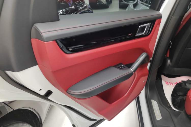 Used Porsche Cayenne E-Hybrid 2019 Cayenne E-Hybrid 2.0T Interior 8