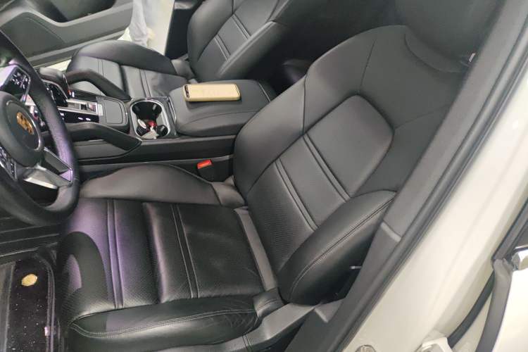Used Porsche Cayenne E-Hybrid 2019 Cayenne E-Hybrid 2.0T Left Front Seat