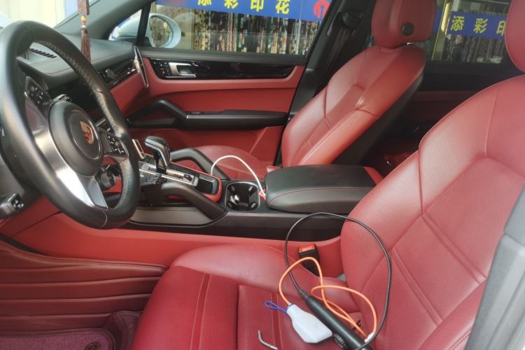 Used Porsche Cayenne E-Hybrid 2019 Cayenne E-Hybrid 2.0T Left Front Seat