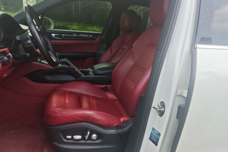 Used Porsche Cayenne E-Hybrid 2019 Cayenne E-Hybrid 2.0T Left Front Seat