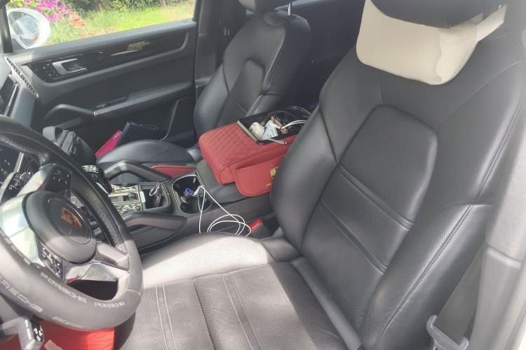 Used Porsche Cayenne E-Hybrid 2019 Cayenne E-Hybrid 2.0T Left Front Seat