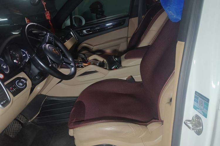 Used Porsche Cayenne E-Hybrid 2019 Cayenne E-Hybrid 2.0T Left Front Seat