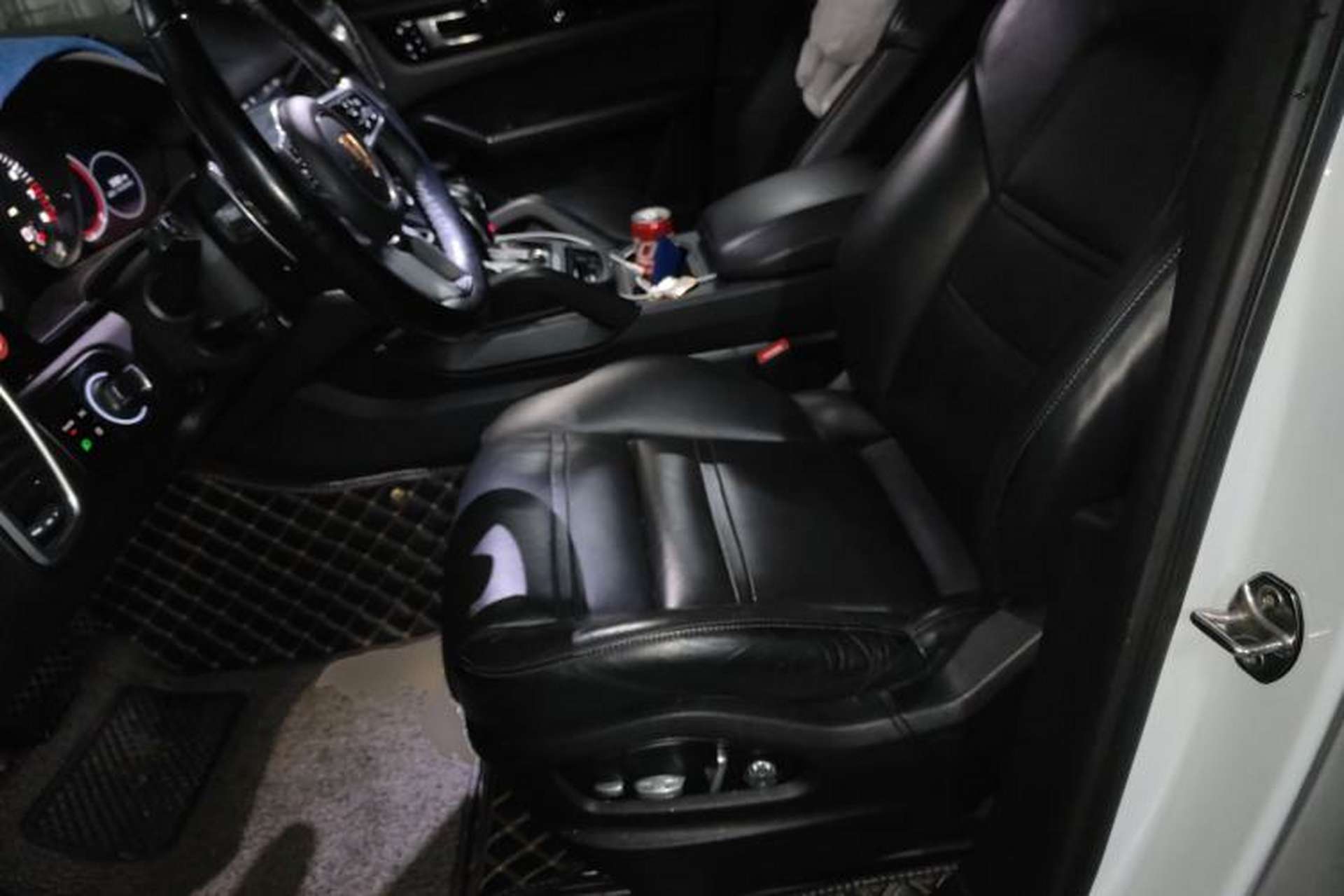 Used Porsche Cayenne E-Hybrid 2019 Cayenne E-Hybrid 2.0T Left Front Seat