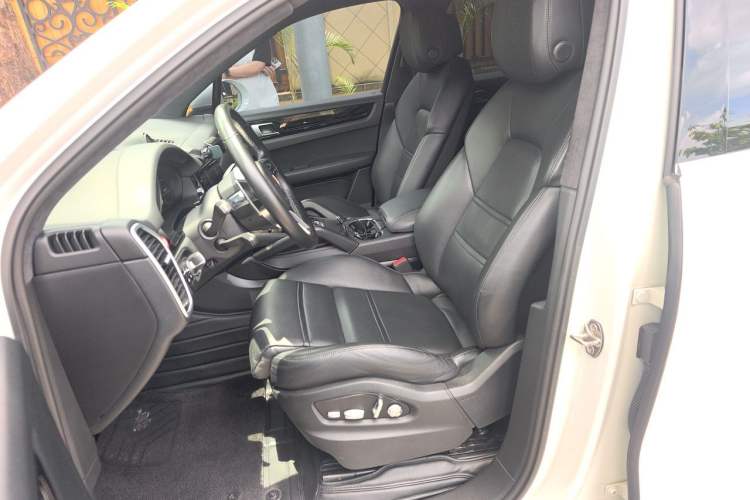 Used Porsche Cayenne E-Hybrid 2019 Cayenne E-Hybrid 2.0T Left Front Seat