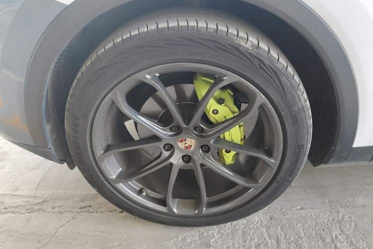 Used Porsche Cayenne E-Hybrid 2019 Cayenne E-Hybrid 2.0T Left Front Wheel Hub