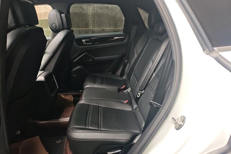 Used Porsche Cayenne E-Hybrid 2019 Cayenne E-Hybrid 2.0T Left Rear Seat