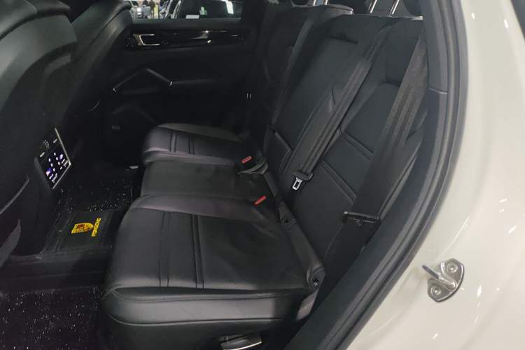 Used Porsche Cayenne E-Hybrid 2019 Cayenne E-Hybrid 2.0T Left Rear Seat