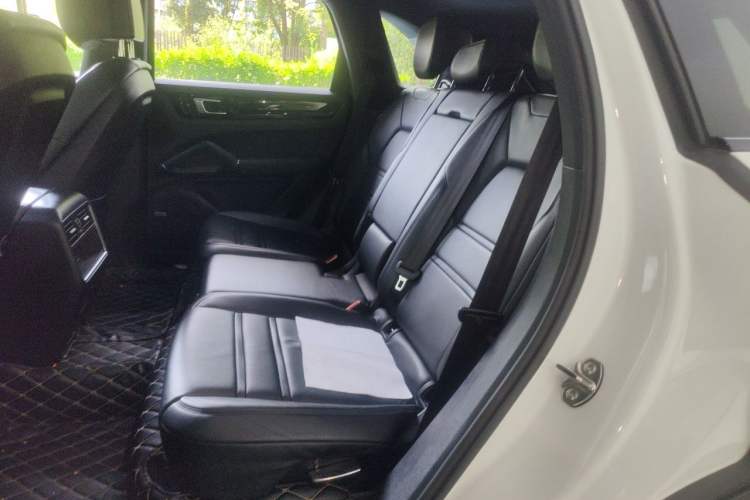 Used Porsche Cayenne E-Hybrid 2019 Cayenne E-Hybrid 2.0T Left Rear Seat
