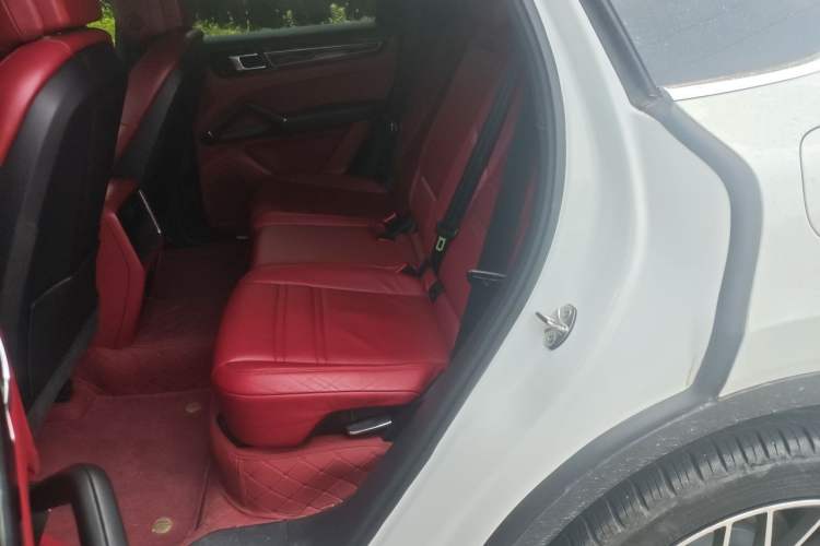 Used Porsche Cayenne E-Hybrid 2019 Cayenne E-Hybrid 2.0T Left Rear Seat