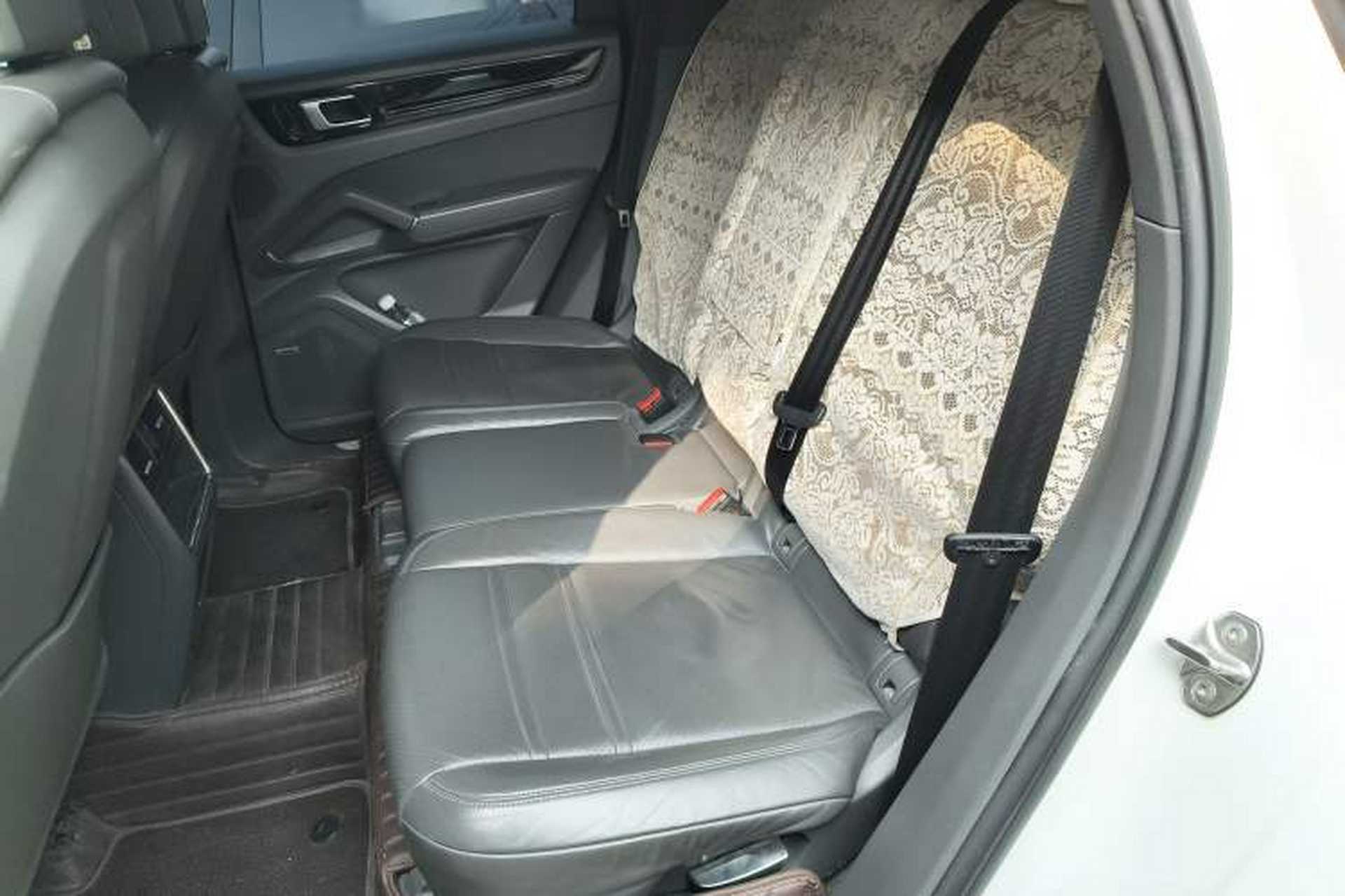 Used Porsche Cayenne E-Hybrid 2019 Cayenne E-Hybrid 2.0T Left Rear Seat