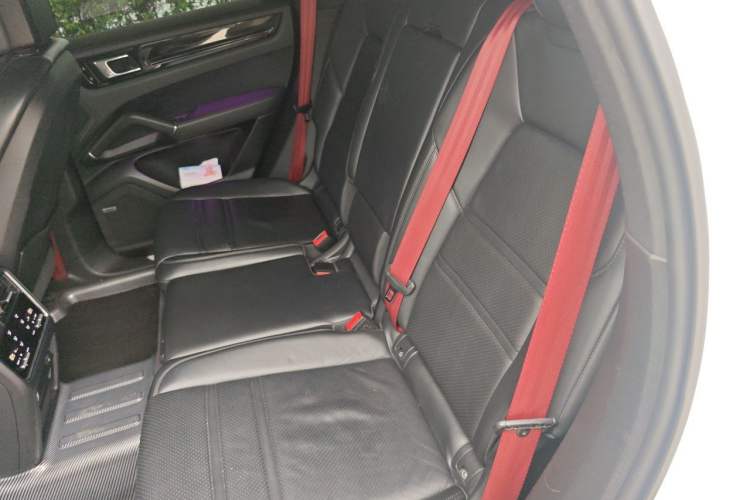 Used Porsche Cayenne E-Hybrid 2019 Cayenne E-Hybrid 2.0T Left Rear Seat