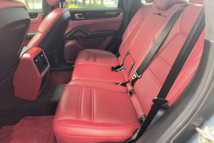 Used Porsche Cayenne E-Hybrid 2019 Cayenne E-Hybrid 2.0T Left Rear Seat