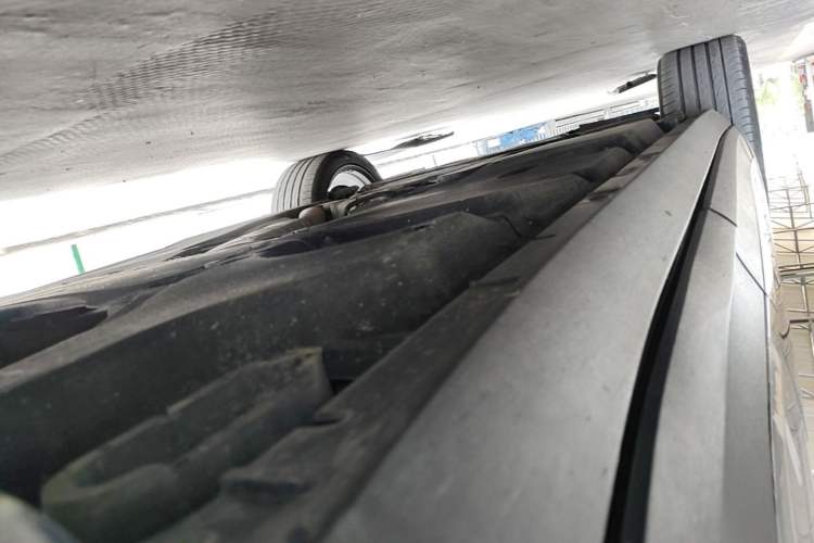 Used Porsche Cayenne E-Hybrid 2019 Cayenne E-Hybrid 2.0T Left Side Sill