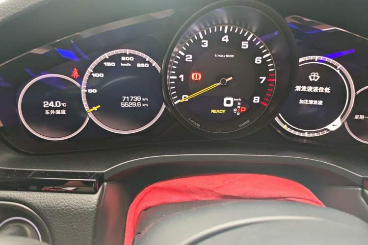 Used Porsche Cayenne E-Hybrid 2019 Cayenne E-Hybrid 2.0T Odometer Close Up