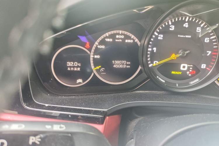 Used Porsche Cayenne E-Hybrid 2019 Cayenne E-Hybrid 2.0T Odometer Close Up