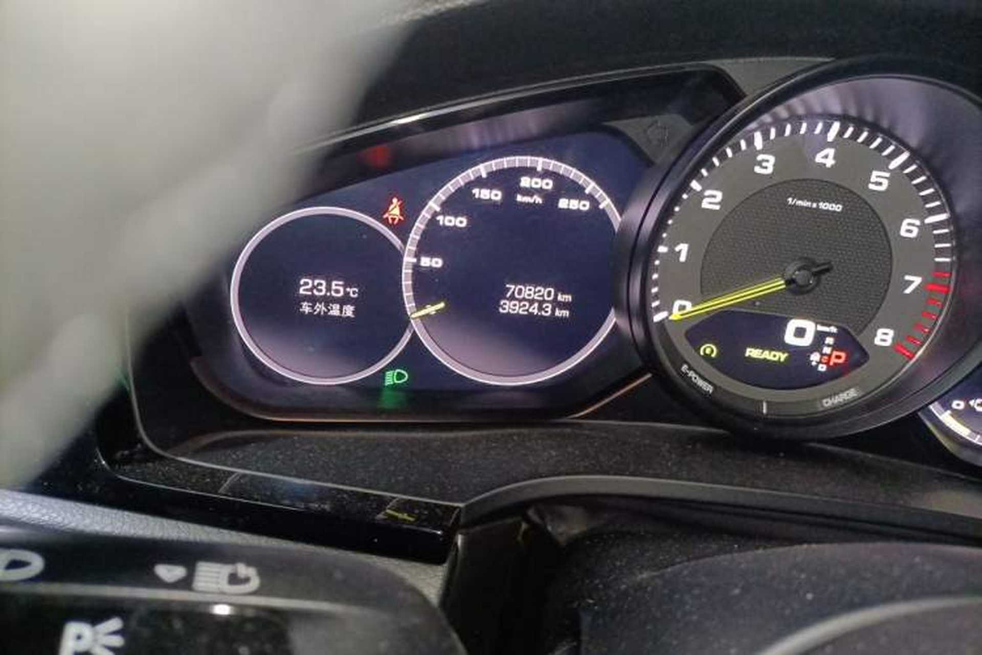 Used Porsche Cayenne E-Hybrid 2019 Cayenne E-Hybrid 2.0T Odometer Close Up