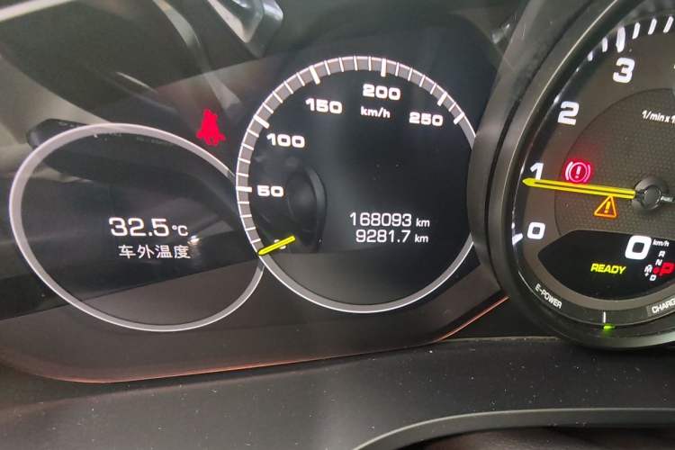 Used Porsche Cayenne E-Hybrid 2019 Cayenne E-Hybrid 2.0T Odometer Close Up