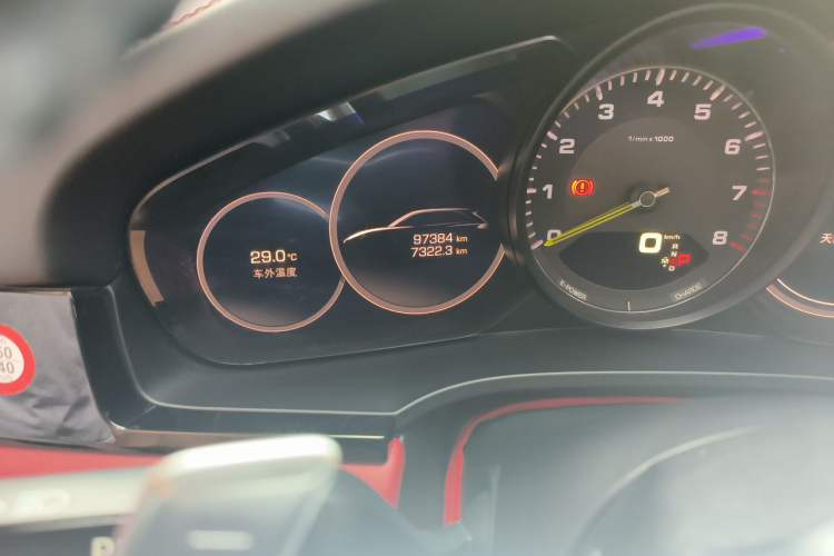 Used Porsche Cayenne E-Hybrid 2019 Cayenne E-Hybrid 2.0T Odometer Close Up