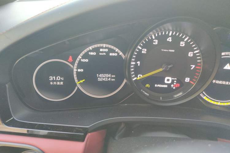 Used Porsche Cayenne E-Hybrid 2019 Cayenne E-Hybrid 2.0T Odometer Close Up