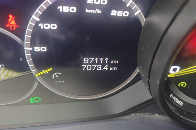 Used Porsche Cayenne E-Hybrid 2019 Cayenne E-Hybrid 2.0T Odometer Close Up