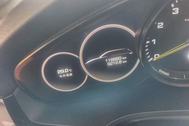 Used Porsche Cayenne E-Hybrid 2019 Cayenne E-Hybrid 2.0T Odometer Close Up