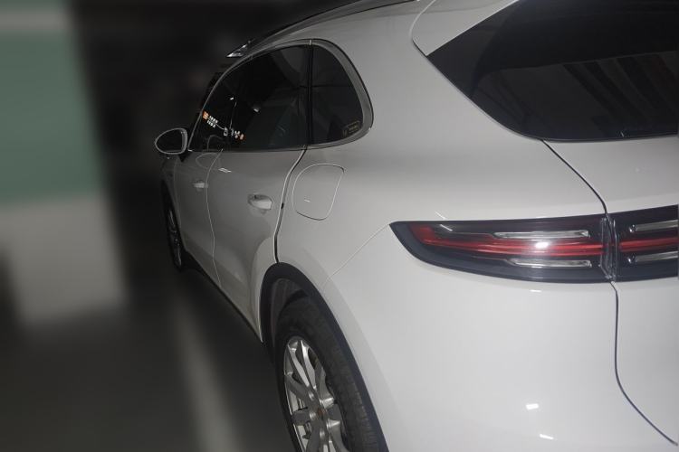 Used Porsche Cayenne E-Hybrid 2019 Cayenne E-Hybrid 2.0T Rear Left 45 Deg