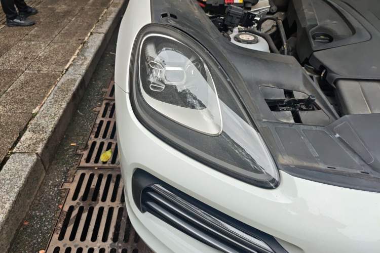 Used Porsche Cayenne E-Hybrid 2019 Cayenne E-Hybrid 2.0T Right Front Headlight