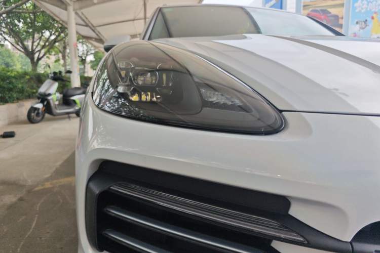 Used Porsche Cayenne E-Hybrid 2019 Cayenne E-Hybrid 2.0T Right Front Headlight