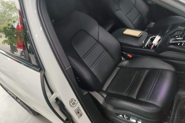 Used Porsche Cayenne E-Hybrid 2019 Cayenne E-Hybrid 2.0T Right Front Seat